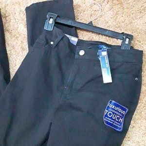 New black Bandolino jean size 12 stretch slim
